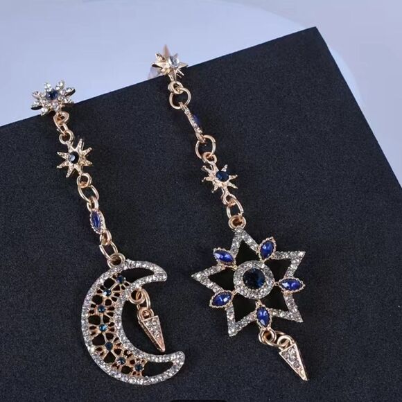 🌙⭐ Stunning Blue Faux Sapphire & Cubic Zirconia Star & Moon Drop Earrings ⭐🌙 - Picture 7 of 8